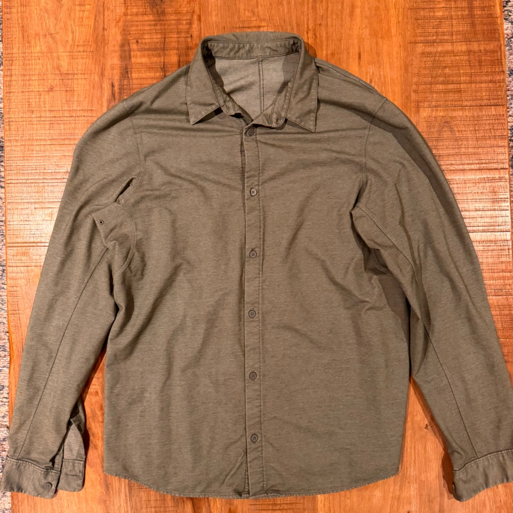 Lululemon Commission Long sleeve button up shirt men’s large green